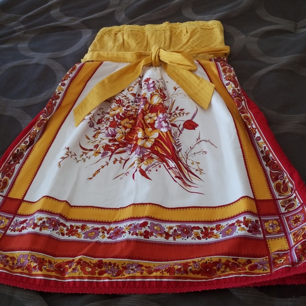 Strapless size small darling dress!
